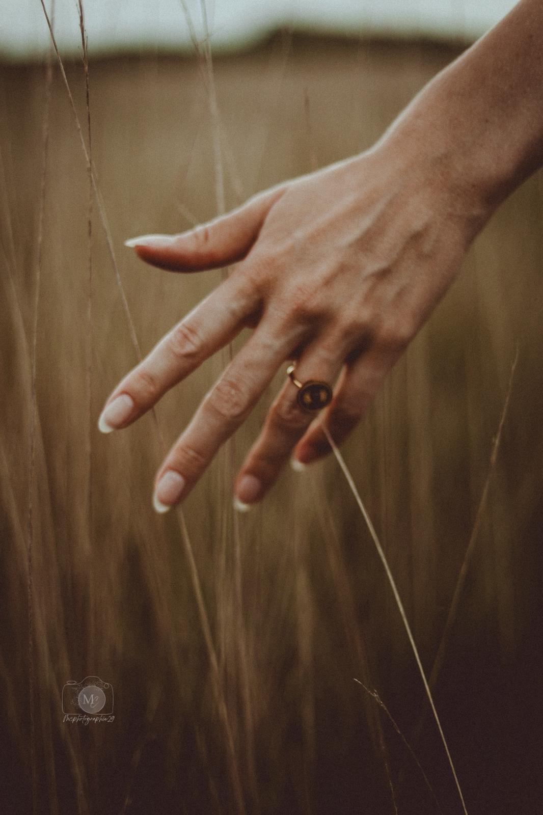 Main dans les blés, nature